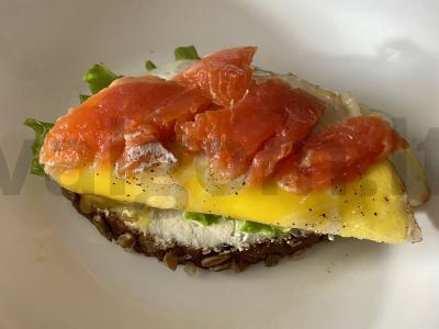 Brusketa su silke, kiaušiniu ir agurku Žingsnis 6