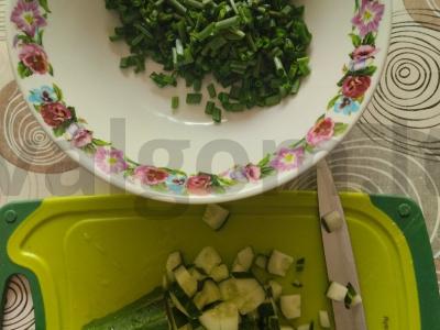 Žuvies salotos su sėlenomis ir žaliu svogūnu Žingsnis 3