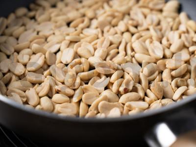 Kiauliena su žemės riešutais kinų stiliumi Žingsnis 3