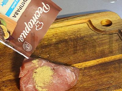 Ant groteli keptas tuno steikas su sezamo sėklomis ir špinatų grietinėlės padažu Žingsnis 1