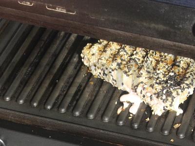 Ant groteli keptas tuno steikas su sezamo sėklomis ir špinatų grietinėlės padažu Žingsnis 8