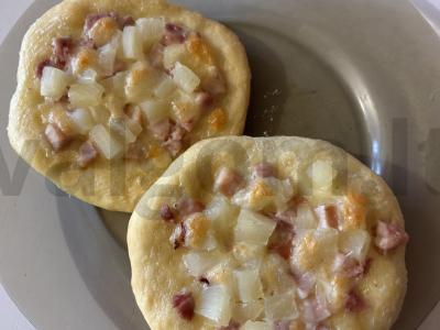 Skani pica su ananasais pagrindine nuotrauka