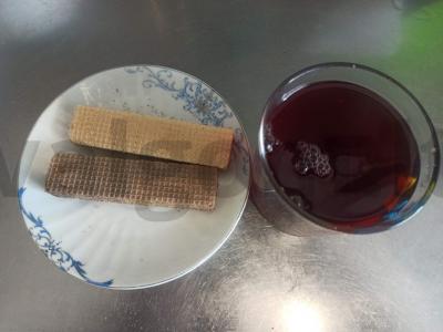 Arbatos gėrimas su juodaisiais serbentais ir dobilais pagrindine nuotrauka