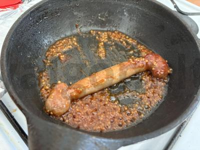 Greitas dešrainis su vištienos dešrele garstyčių padaže Žingsnis 3