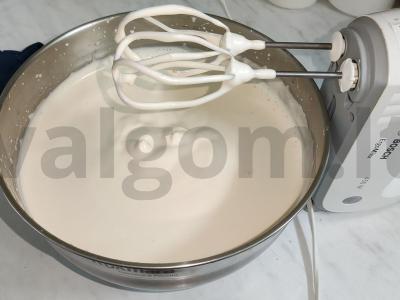 Tortas su grietinėlės kremu ir vyšniomis Žingsnis 2