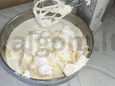 Tortas su grietinėlės kremu ir vyšniomis Žingsnis 8