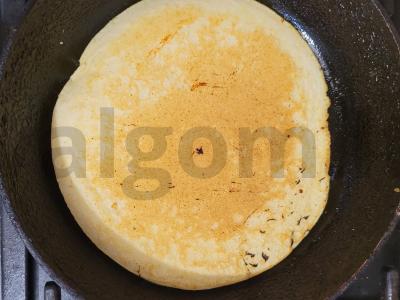 Ryžių blynai su pienu ir uogomis Žingsnis 3