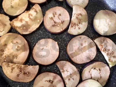 Šiltas baklažanų salotas Žingsnis 1