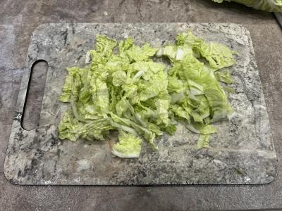 Salotas „Aštrus“ su rūkytomis vištienos krūtinėlėmis Žingsnis 5