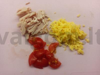 Rulėlis su karbonaido ir pomidorų įdaru pusryčiams Žingsnis 2