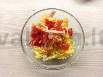 Rulėlis su karbonaido ir pomidorų įdaru pusryčiams Žingsnis 3