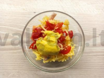 Rulėlis su karbonaido ir pomidorų įdaru pusryčiams Žingsnis 4