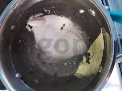 Vištienos šlaunelių sriuba su makaronais Žingsnis 1