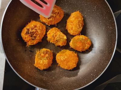 Morkų kotletai su kukurūzų kruopomis Žingsnis 7