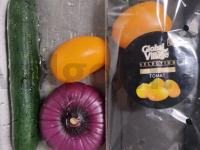 Žalias salotas su raudona žuvimi, pušų riešutais ir parmezanu Žingsnis 2