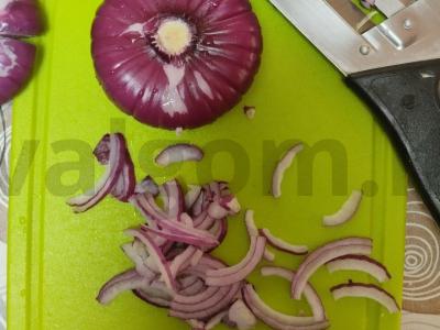 Žalias salotas su raudona žuvimi, pušų riešutais ir parmezanu Žingsnis 5