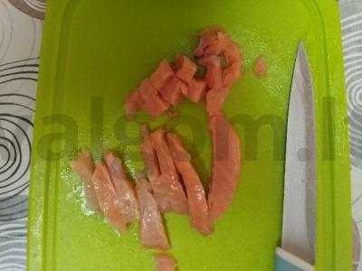 Žalias salotas su raudona žuvimi, pušų riešutais ir parmezanu Žingsnis 6