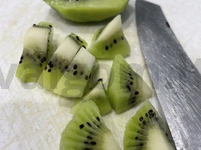 Vaisių salotos „Žaliasis princas“ Žingsnis 1