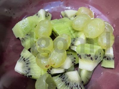 Vaisių salotos „Žaliasis princas“ Žingsnis 2