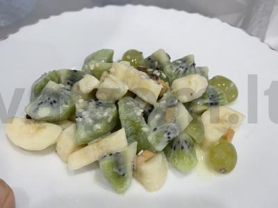 Vaisių salotos „Žaliasis princas“ pagrindine nuotrauka