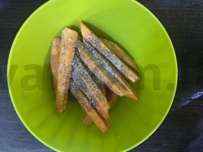 Saldžiųjų bulvių lazdelės su itališkais prieskoniais Žingsnis 3