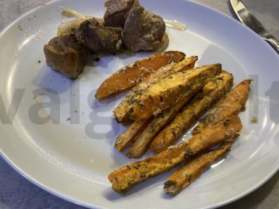 Saldžiųjų bulvių lazdelės su itališkais prieskoniais pagrindine nuotrauka