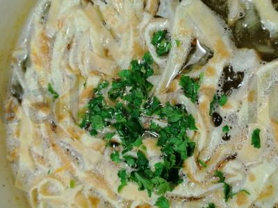 Sriuba su kiaušinių blyneliu pagrindine nuotrauka