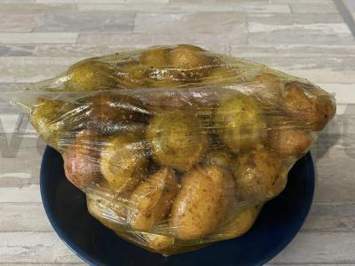 Kumpio bulvės, keptos orkaitėje su česnaku Žingsnis 3