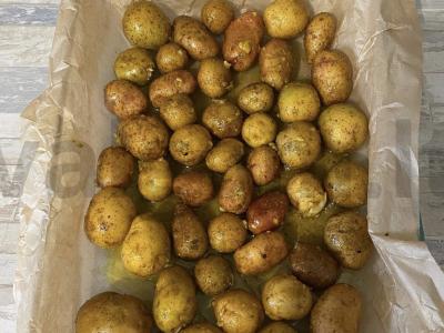 Kumpio bulvės, keptos orkaitėje su česnaku Žingsnis 4