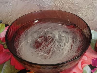 Funchosa su medžio grybais saldžiarūgščiame padaže Žingsnis 2