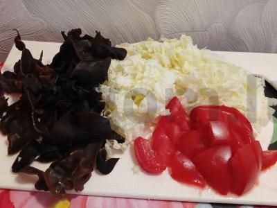 Funchosa su medžio grybais saldžiarūgščiame padaže Žingsnis 3