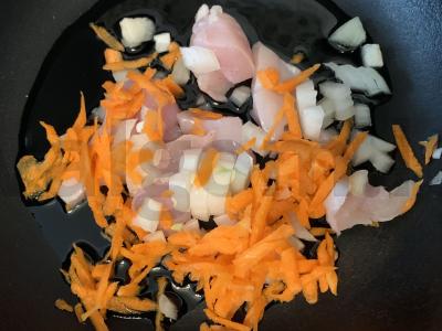 Žalioji lęša su vištiena, morkomis ir česnaku Žingsnis 2