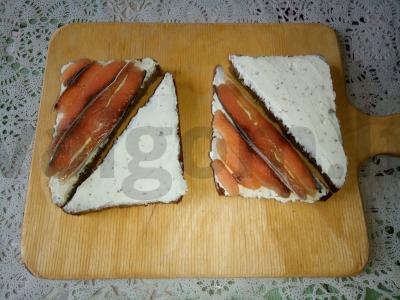 Sumuštiniai su sūdyta raudona žuvimi pusryčiams Žingsnis 3