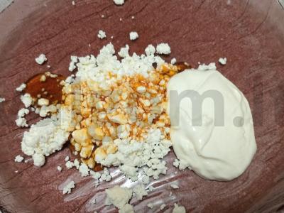 Varškės desertas su medumi ir mėlynėmis Žingsnis 3