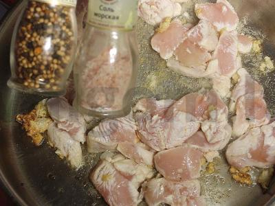 Vištiena su pttim po pesto padažu su džiovintais pomidorais, parmezanu ir grietinėlėmis Žingsnis 4