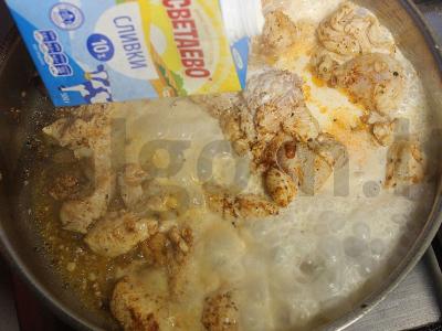 Vištiena su pttim po pesto padažu su džiovintais pomidorais, parmezanu ir grietinėlėmis Žingsnis 5