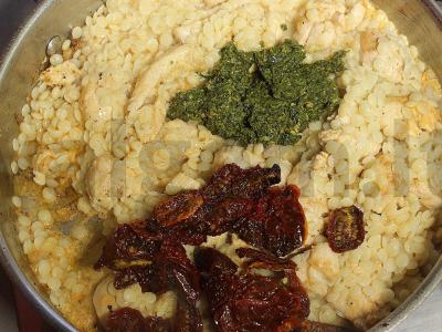 Vištiena su pttim po pesto padažu su džiovintais pomidorais, parmezanu ir grietinėlėmis Žingsnis 7