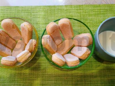 Desertas su jogurtu ir sausainiais kremankose Žingsnis 2