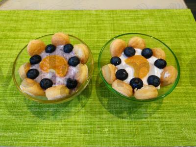 Desertas su jogurtu ir sausainiais kremankose pagrindine nuotrauka