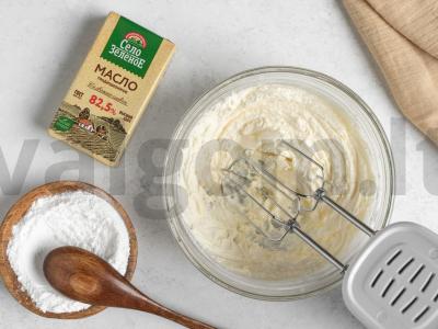 Šokoladinė Velykų kiaušinė su spanguolėmis Žingsnis 1