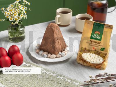 Šokoladinė Velykų kiaušinė su spanguolėmis pagrindine nuotrauka