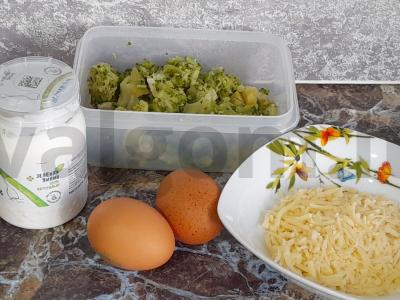 Brokolių ir kiaušinių apkepas Žingsnis 1