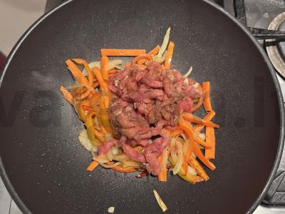 Funchosa su kiauliena ir daržovėmis Žingsnis 6