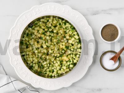 Salotas „Beprotiškas“ su krabų lazdelėmis Žingsnis 6