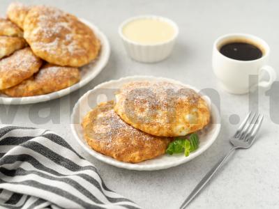 Varškės blyneliai orkaitėje pagrindine nuotrauka