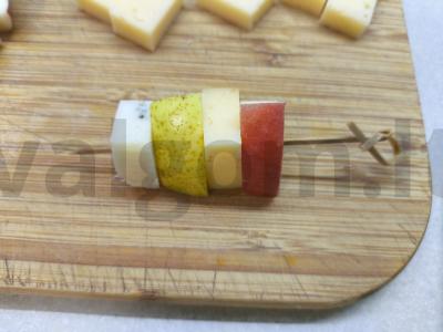 Sūrio kanapė su mėlynuoju pelėsiu ir vaisiais Žingsnis 3