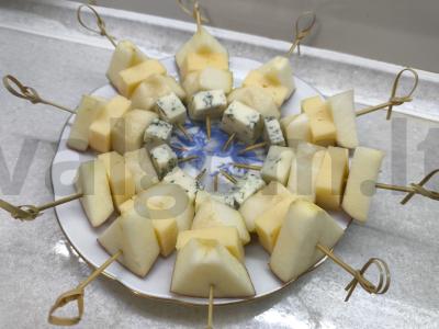 Sūrio kanapė su mėlynuoju pelėsiu ir vaisiais Žingsnis 4