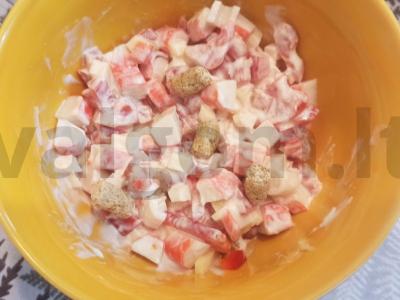 Salotas „Raudonoji jūra“ su sėlenomis pagrindine nuotrauka