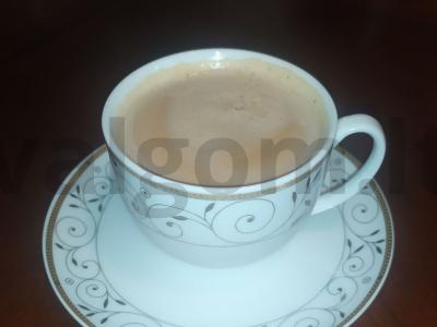 Indiškas arbata su pienu pagrindine nuotrauka