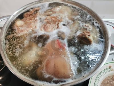 Šaltas kiaulienos- jautienos želė Žingsnis 3